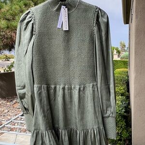 New with Tags Alice + Olivia
Elvira Smock-Bodice Puff-Sleeve A-Line Dress size4